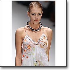 Laura Biagiotti Fashion show Milan Spring Summer '07 © interneTrends.com model Cameron Russel code biagiottis0709