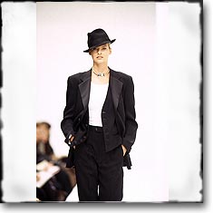 Dolce & Gabbana Fashion Show Milan Fall Winter '94 '95 © interneTrends.com classic model Linda Evangelista