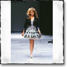 Gianni Versace Fashion Show Milan Spring Summer '92 © interneTrends.com classic model Claudia Schiffer