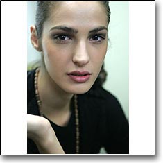 Click here to vote beautiful Emina Cunmulaj