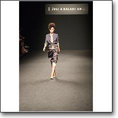 Julia Dalakian Fashion show Milan Spring Summer '07 © interneTrends.com code dalakians0702