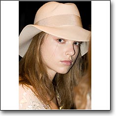 model Auguste Tomasuite