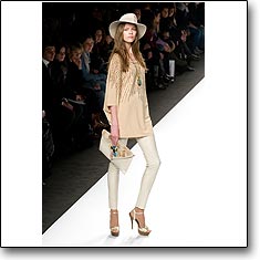 model Auguste Tomasuite