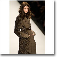 Les Copains Fashion show Milan Autumn Winter '07 '08 © interneTrends.com model Diana Moldovan