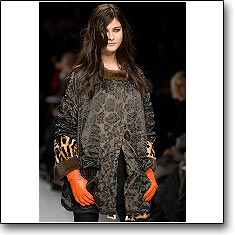 Simonettta Ravizza Fashion show Milan Autumn Winter '07 '08 © interneTrends.com model Katarina Ivanovska