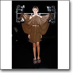Viktor & Rolf Fashion show Paris Autumn Winter '07 '08 © interneTrends.com model Solange Wilvert
