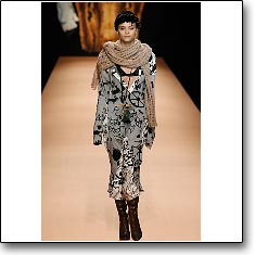Vivienne Westwood Fashion show Paris Autumn Winter '07 '08 © interneTrends.com model Lais Navarro