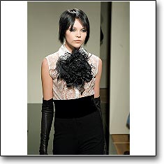 Valentin Yudashkin Fashion show Milan Autumn Winter '07 '08 © interneTrends.com