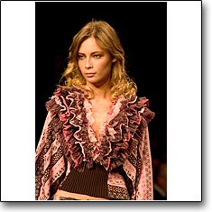 Trend Les Copains Fashion show Milan Autumn Winter '05 '06 © interneTrends.com model Tiiu Kuik