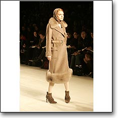 MAX MARA Fashion show Milan Autumn Winter '05 '06  interneTrends.com Model Jessica Stam