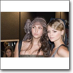 Larissa Pogoretskaya Fashion show Milan Spring Summer '07 © interneTrends.com