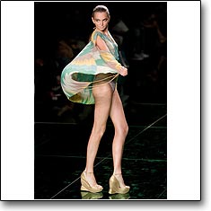 Rosa Cha Fashion show New York Spring Summer '07 © interneTrends.com model Drielle Valeretto