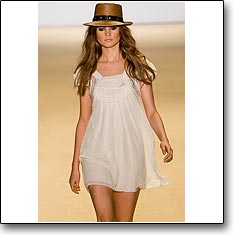 Temperley London Fashion show New York Spring Summer '07 © interneTrends.com model Behati Prinsloo