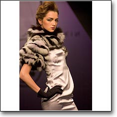 Valentin Yudashkin Fashion show Milan Autumn Winter '05 '06 © interneTrends.com