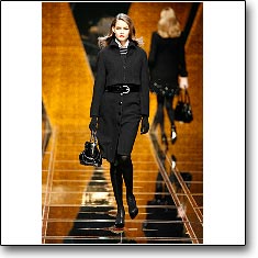 Valentino Fashion show Paris Autumn Winter '07 '08 © interneTrends.co model flavia de Oliveira