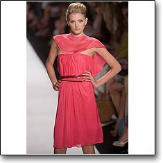 Carolina Herrera Fashion show New York Spring Summer '07 © interneTrends.com model Lily Donaldson code herreras0709