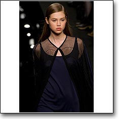 Click here to vote beautiful Anais Pouliot